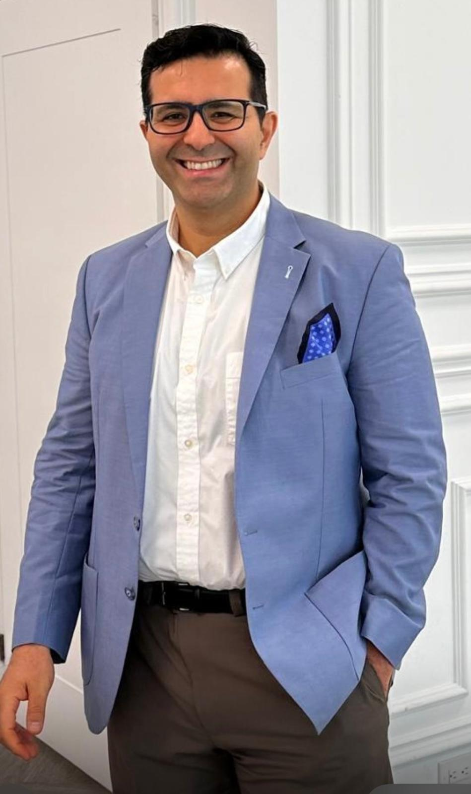 Mohammad Radmanesh headshot